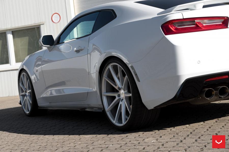 Детали экстерьера Chevrolet Camaro on Vossen Wheels (VFS1) 2017 года  (фото 10 из 19)